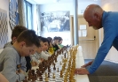 Franz Prinoth beim Simultanspiel gegen Grödner Jugendspieler - 8. April 2016